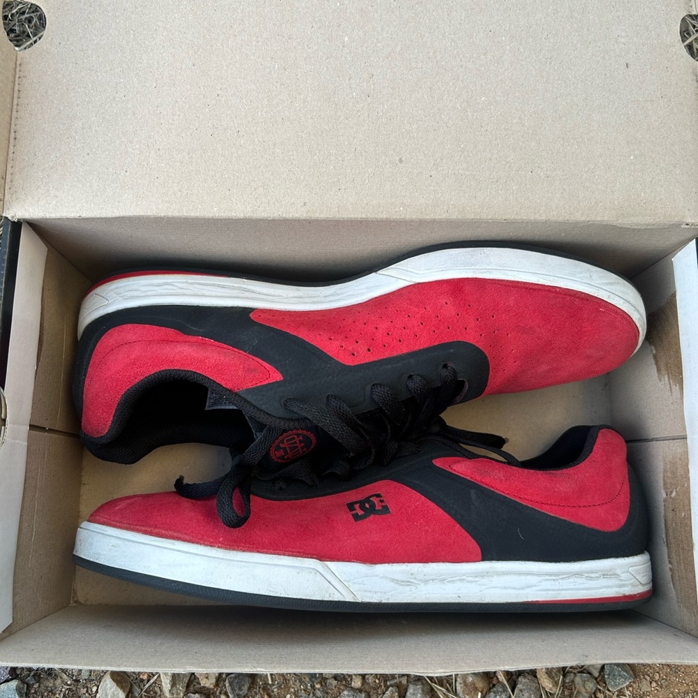 DC Skate Shoes Mike Mo Size 12 Red Black